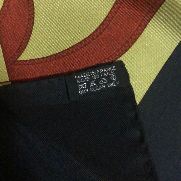 Hermès Scarf , 35 inch by 35 inch - Picture 7 of 7